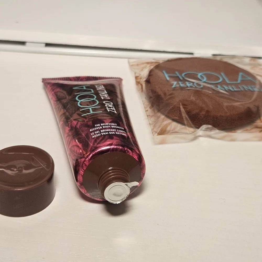 Benefit Hoola Zero Tanlines Bronzer & Sponge